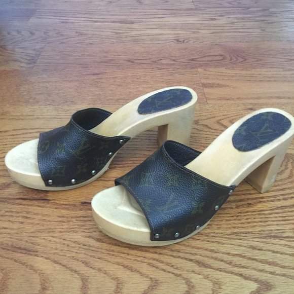 VINTAGE MULES CLOGS WOMENS 40 BROWN COATED CANVAS PLASTIC PLATFORM HEELS BOHO - Picture 6 of 16